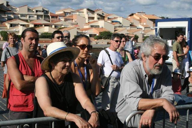 Capbreton 2007 : Maurice et Françoise Segall, devant la scène en plein air accueillant le tremplin de la relève remporté cette année-là par Alexandra Hernandez Capbreton 2007 : Maurice et Françoise Segall, devant la scène en plein air accueillant le tremplin de la relève remporté cette année-là par Alexandra Hernandez