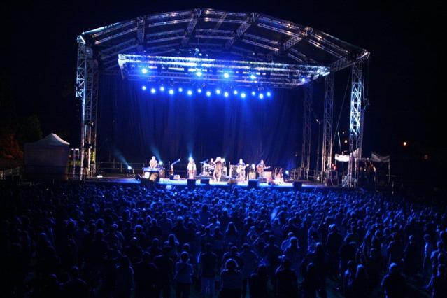 Dernières Déferlantes Francophones à Capbreton : la foule pour les Cow-boys Fringants en 2008 Dernières Déferlantes Francophones à Capbreton : la foule pour les Cow-boys Fringants en 2008
