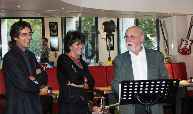 Fred et Mauricette Hidalgo en compagnie de Jean-Michel Boris et Julien Bassouls dans le reflet des miroirs Fred et Mauricette Hidalgo en compagnie de Jean-Michel Boris et Julien Bassouls dans le reflet des miroirs